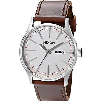 Nixon Sentry Quarz Analog Man Uhr mit Kuhfell Armband A1051113