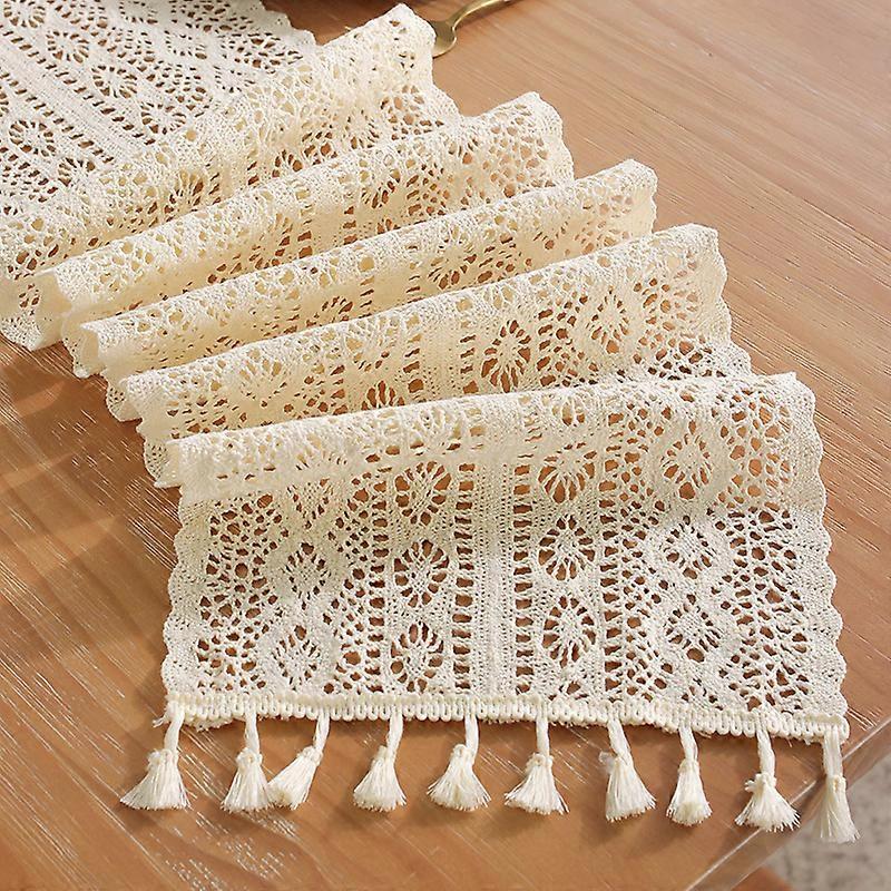 Elegant Crocheted Lace Tablecloth: Bohemian Wedding Decor