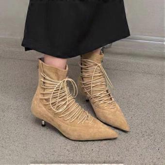 Nieuwe, stijlvolle pumps met spitse neus, suède voorkant, vetersluiting, antislipzool, slijtvaste materialen, slanke hak en korte schacht.
