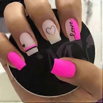 Unhas postiças quadradas curtas com desenho de coração