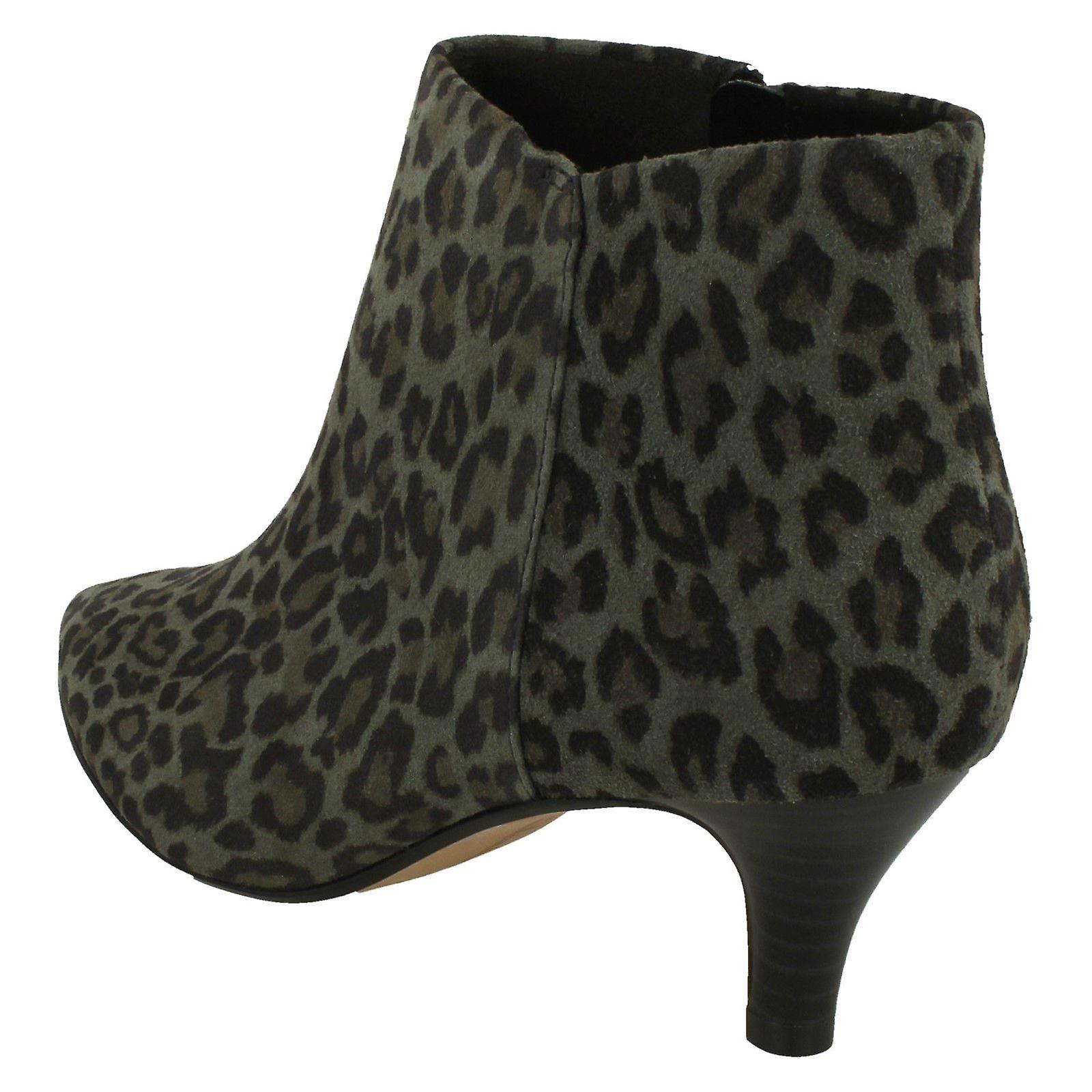 clarks kitten heel boots