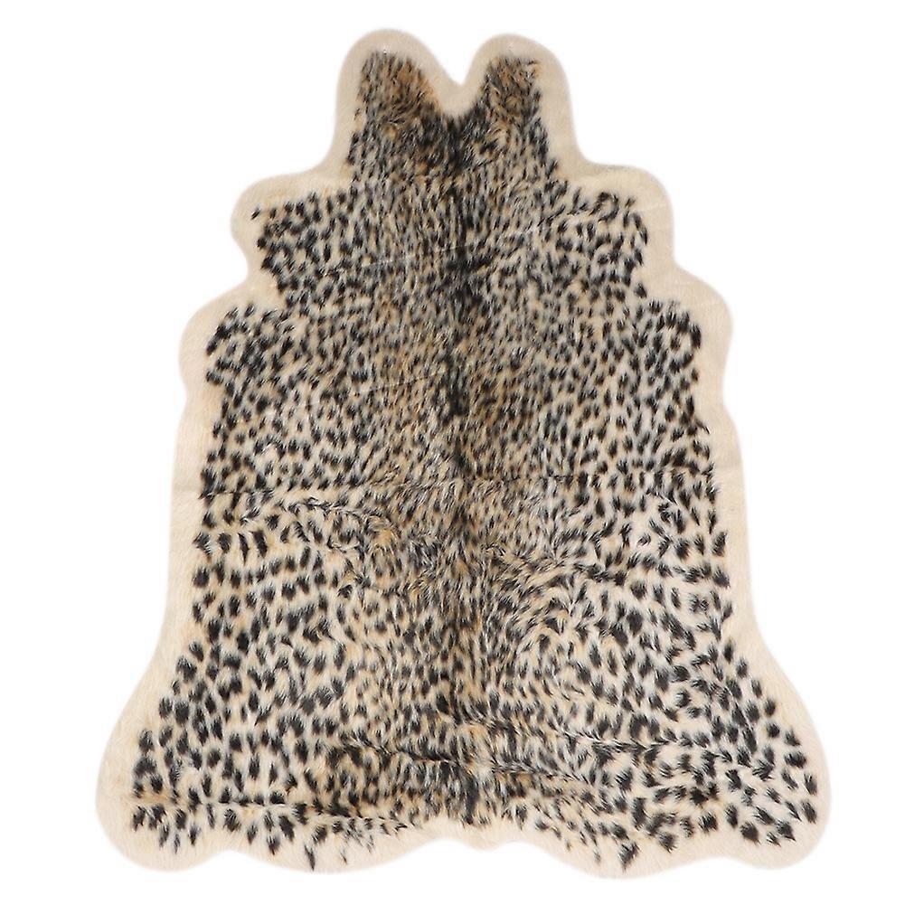 Leopard Print Pattern Carpet 100x94cm Faux Plush Rug For Home Bedroom