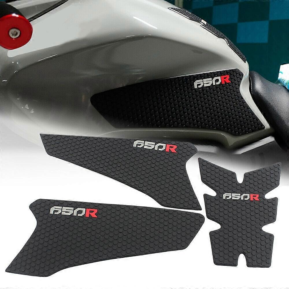 Topteng Tank Traction Grips For Suzuki Katana 2021-2024 - Black Honeycomb Rubber Pads, 5-Piece Kit - View #3