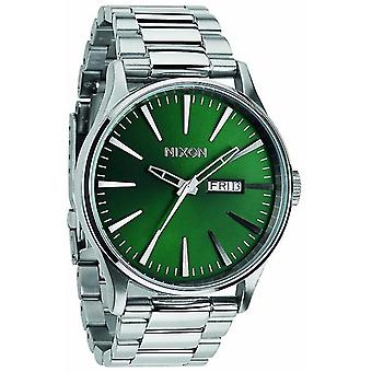 Nixon Sentry kvarts analog man klocka med A3561696 rostfrittstål armband