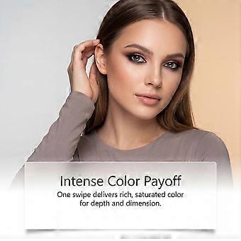 Der grüne Gel-Eyeliner-Stift hat eine leuchtende Farbe, lässt sich geschmeidig auftragen und sorgt für einen klaren, definierten Lidstrich – perfekt für den Alltag. Für kreative Make-up-Looks.