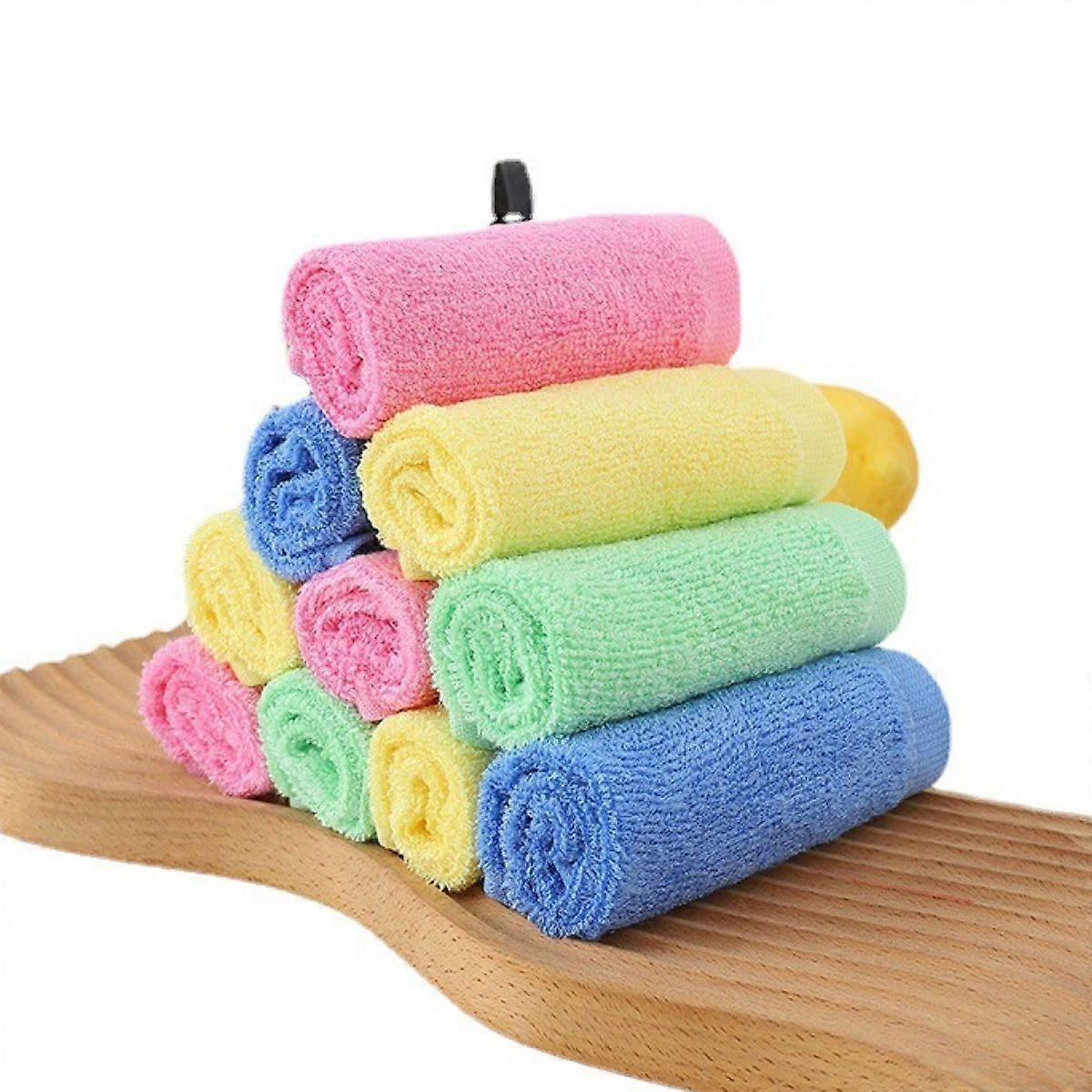 Practical and durable multi-colored wipes, non-abrasive, safe for all surfaces, different colors for a cheerful mood, ideal for outdoor sports.