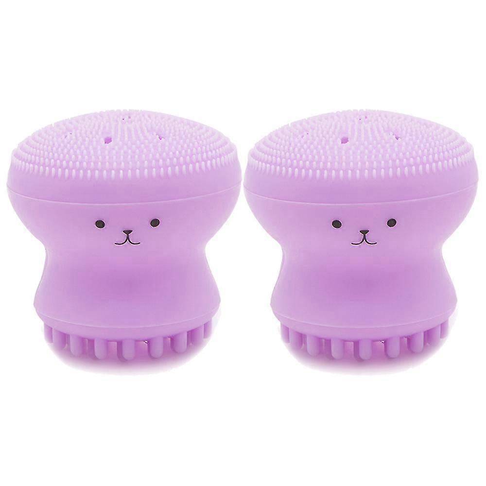 2-piece silicone facial for deep cleaning.