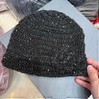 Hat female niche hand-crocheted three-dimensional flower pullover hat autumn and winter elegant temperament versatile sequined head hat