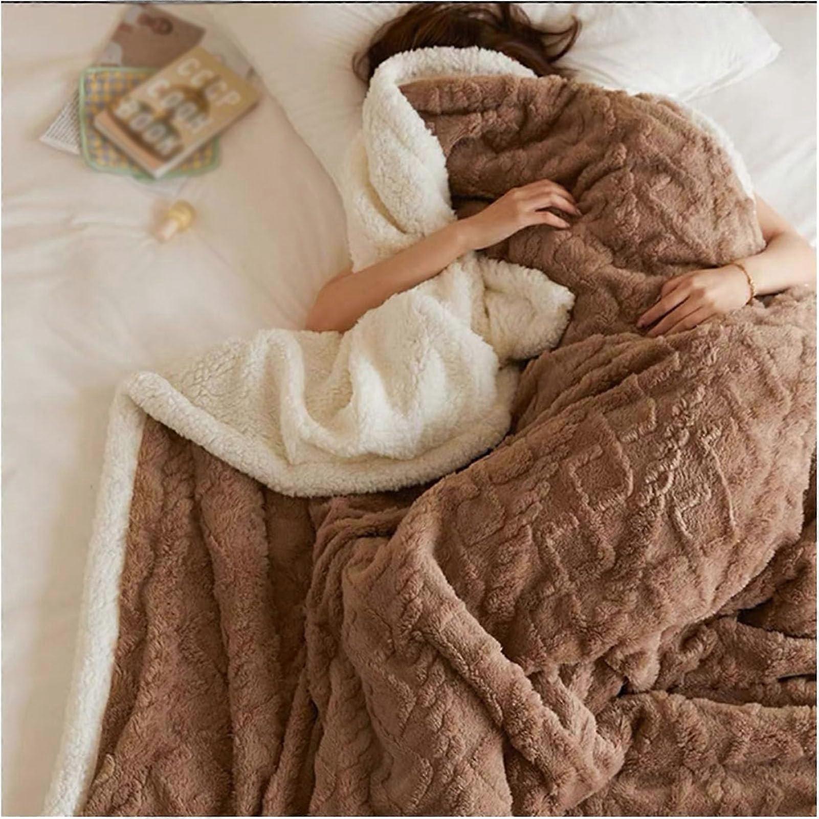 Super Soft Flannel Cuddly Blankets 150x200 cm Double-Sided Thick Plush Fleece Blanket Lightweight Textured Design