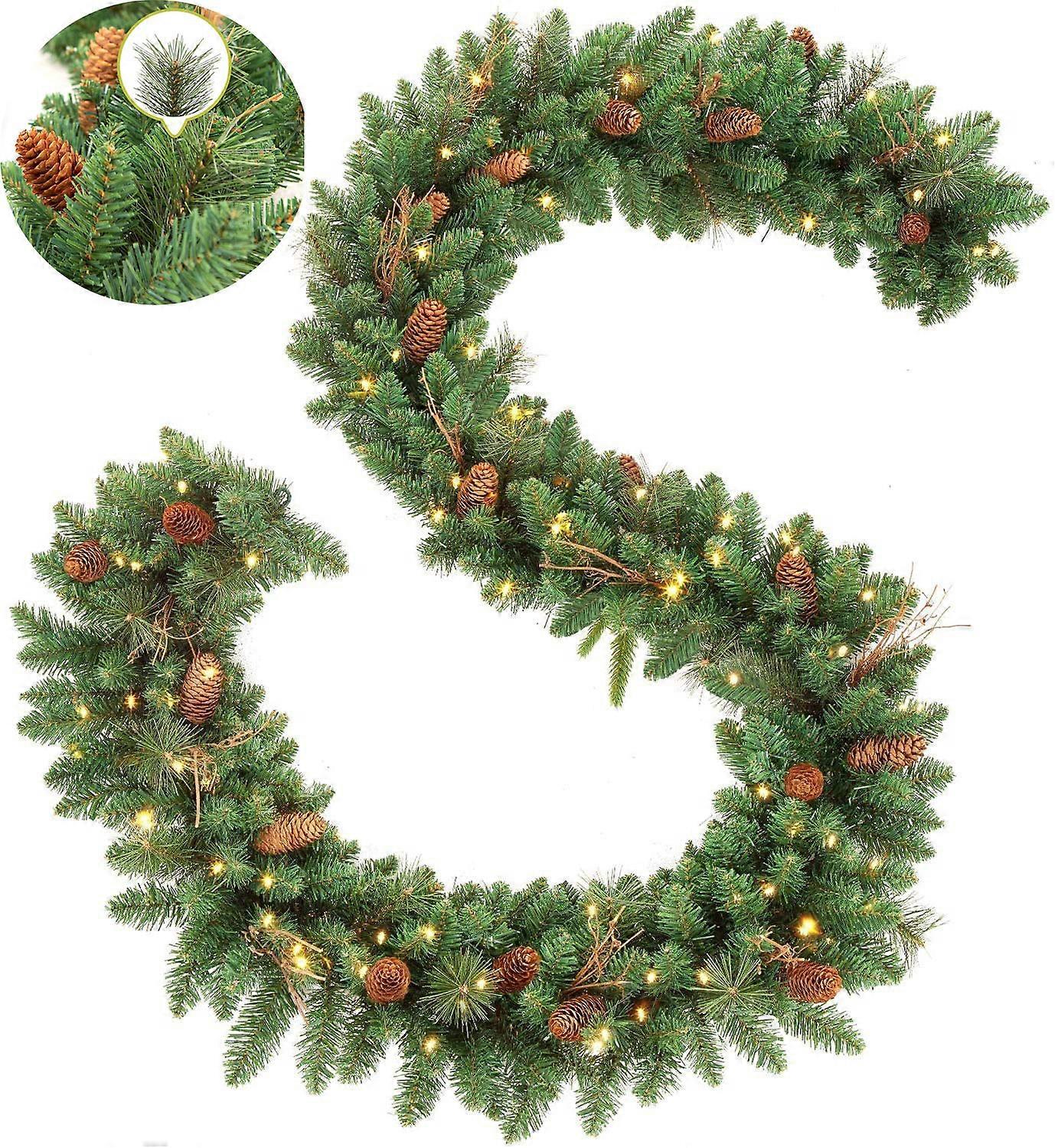 Kerstmis rotan sneeuw stroomden sneeuw landschap rotan plus lamp dennennaald rood fruit gemengd kerstkrans
