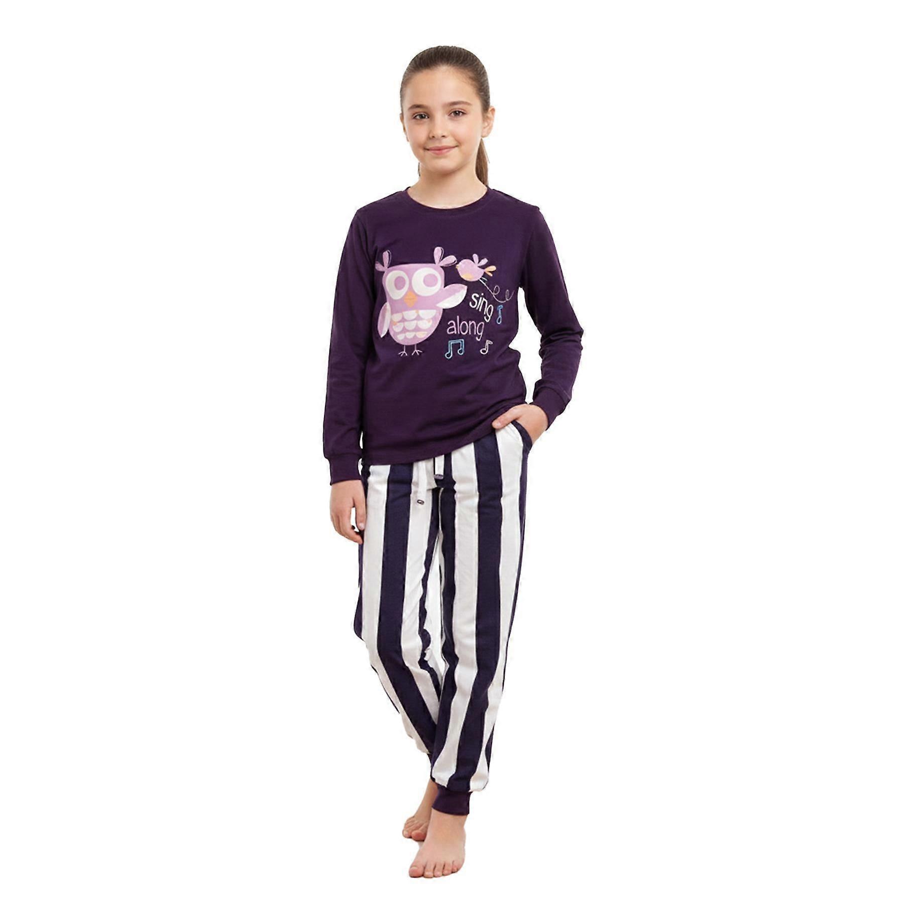 Τα κορίτσια τραγουδούν μαζί με το σετ μοβ πιτζάμες