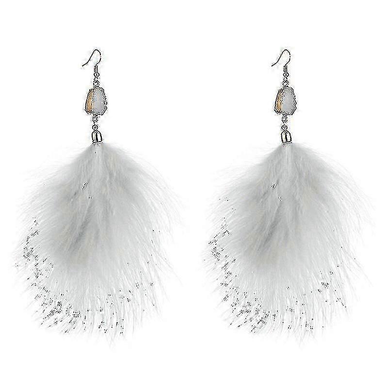 女性の羽のイヤリングがぶら下がっている大きなドロップイヤリングと羽がぶら下がっているEaingsギフト