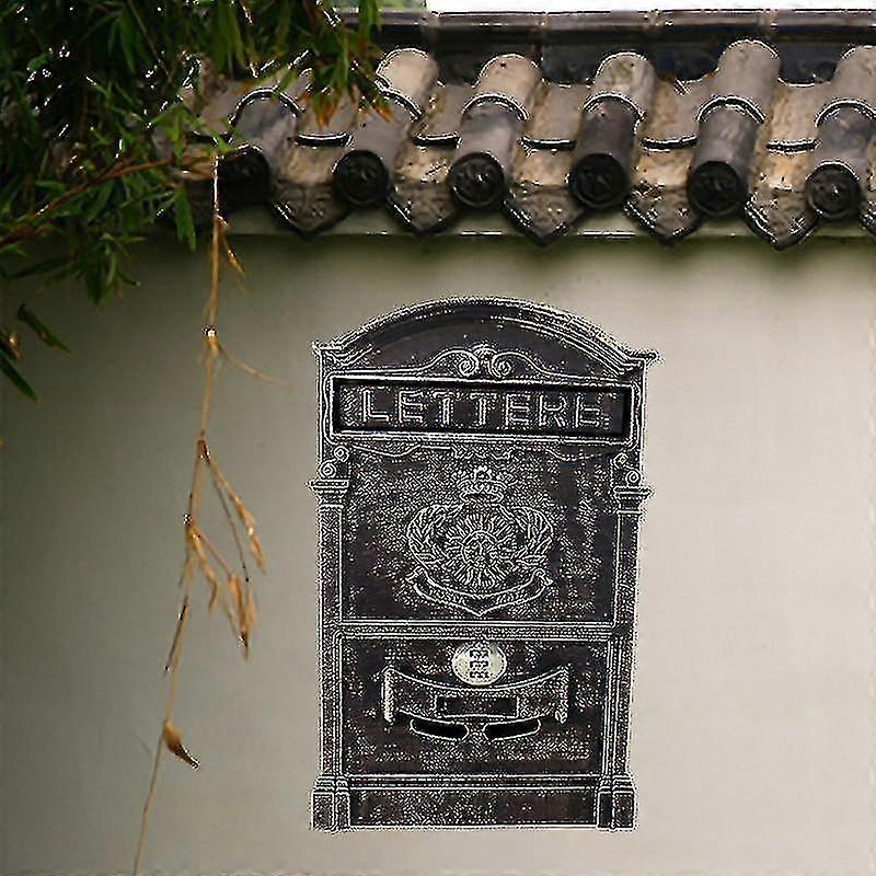 صندوق بريد معدني عتيق مع قفل تركيبي