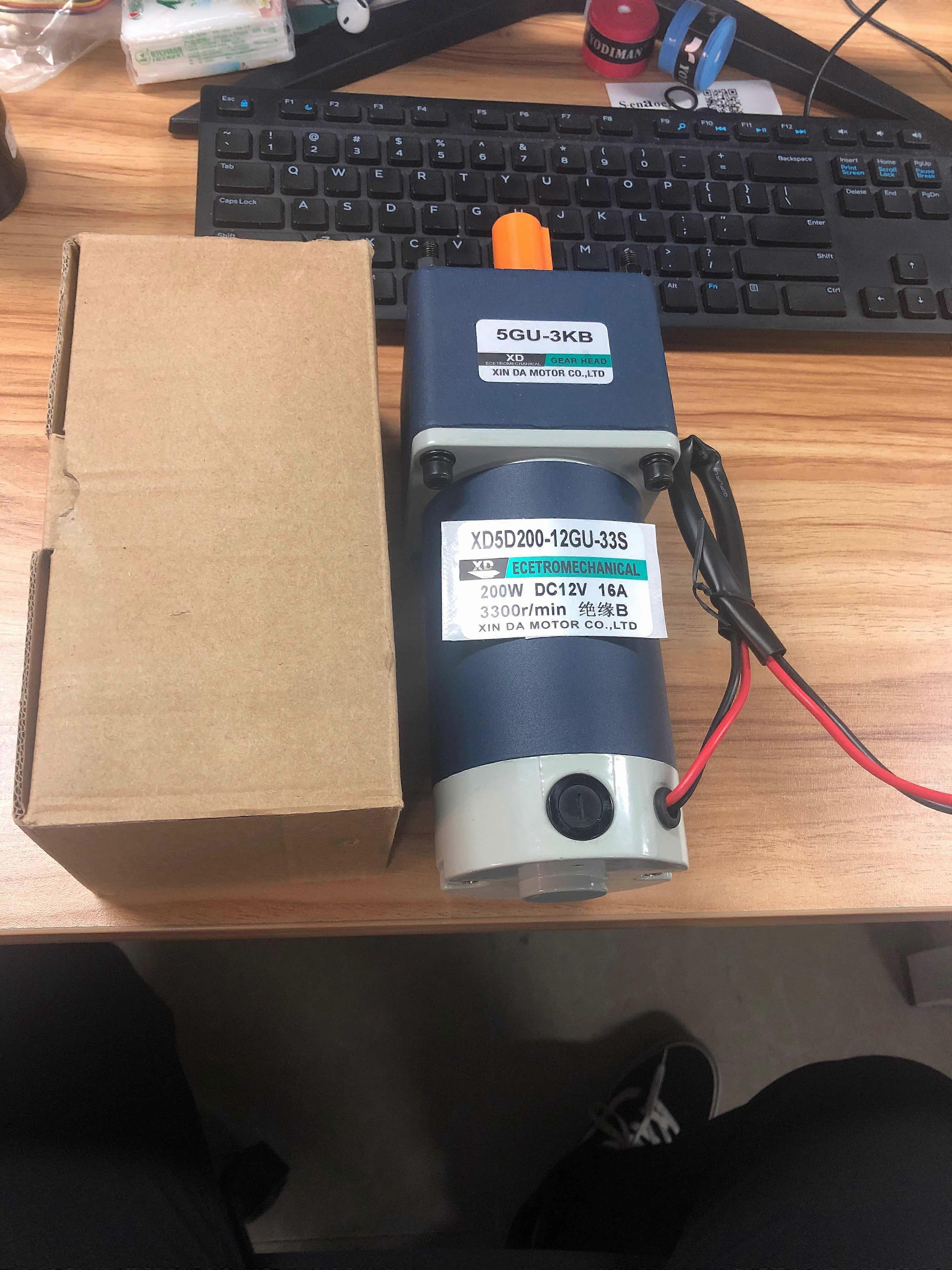 محرك تخفيض التروس ذو المغناطيس الدائم 24 فولت 200 واط تيار مستمر XD5D200-24GU-22S 10RPM-750RPM (10 دورة في الدقيقة ، ثقيل ، خط خاص)