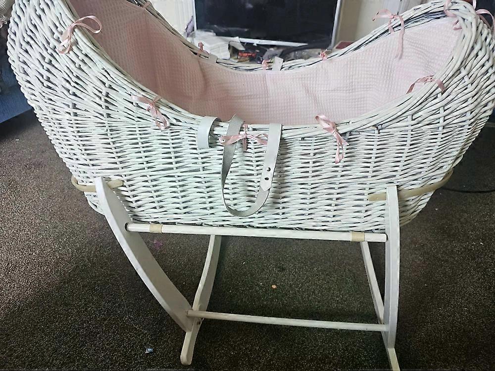 Couffin pour bébé avec support blanc