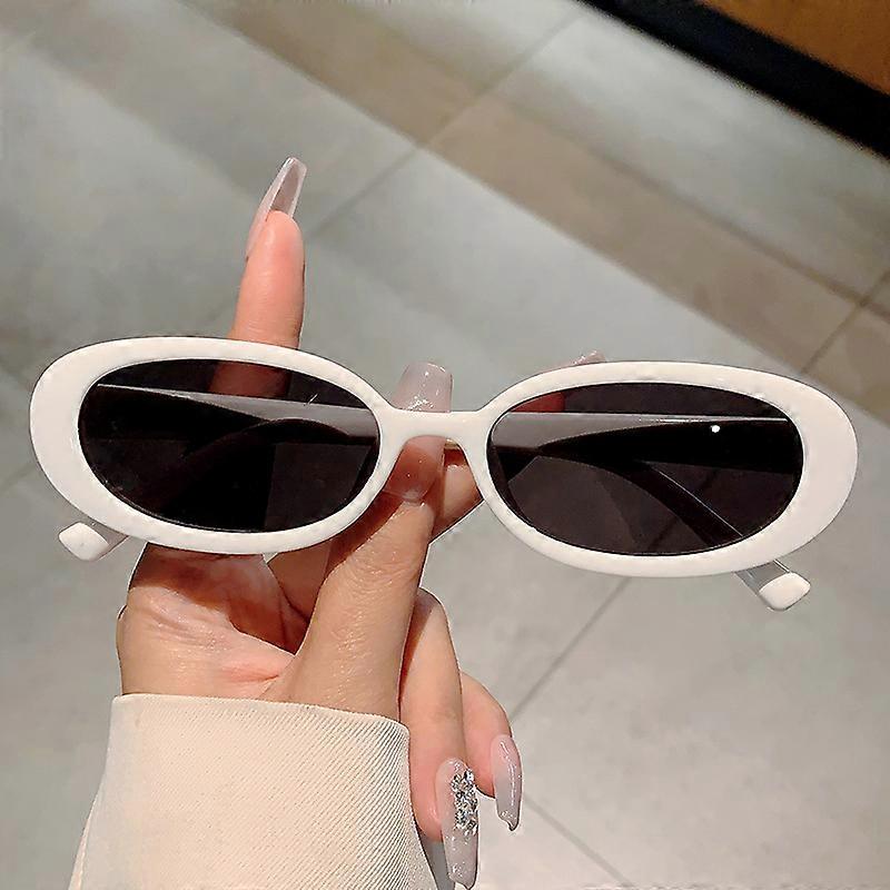 Retro oval frame, ultra-lightweight, casual, versatile sunglasses, high-value street style, perfect for creating a fashionable look.
