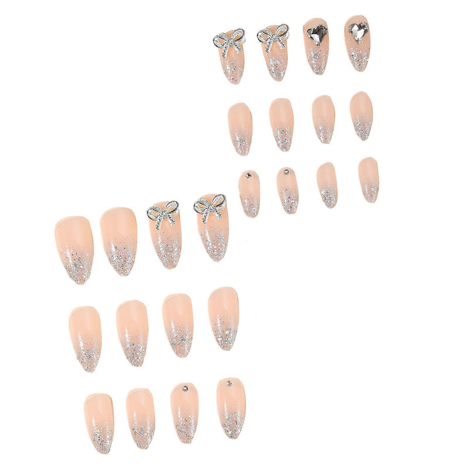 Nude Almond Press nas unhas com ponta de lantejoulas com pressão zero no leito ungueal