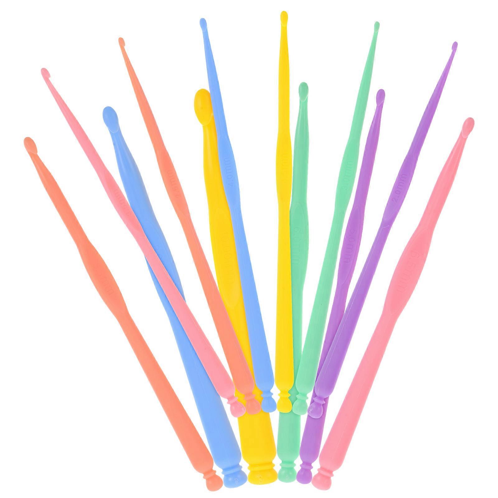 Plastic Crochet Needle Kit for Yarn Weaving with 12Pcs Colored Hooks