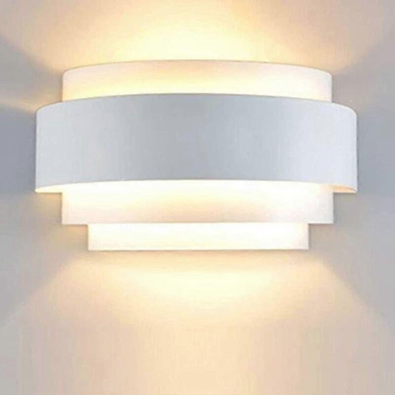 מנורת קיר חדר שינה מעבר לצד המיטה קיר לבן סקונס מדרגות ברזל מחושל קיר נורדי קיר סקונס מנורת מסדרון חדר שינה מנורת מסדרון קיר חצי עיגול קיר סקונס