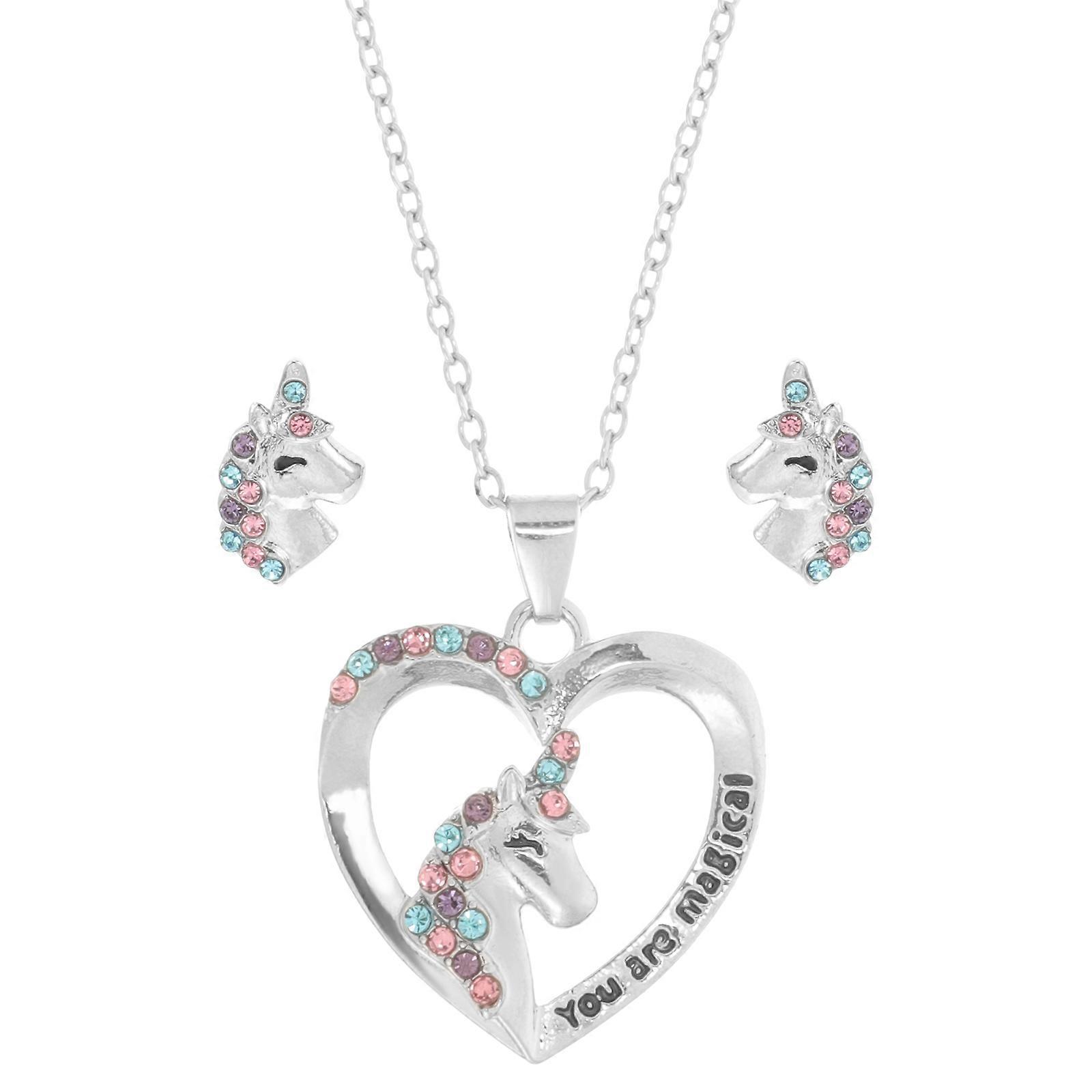 Necklace Set Combining Trendy Design with Practicality