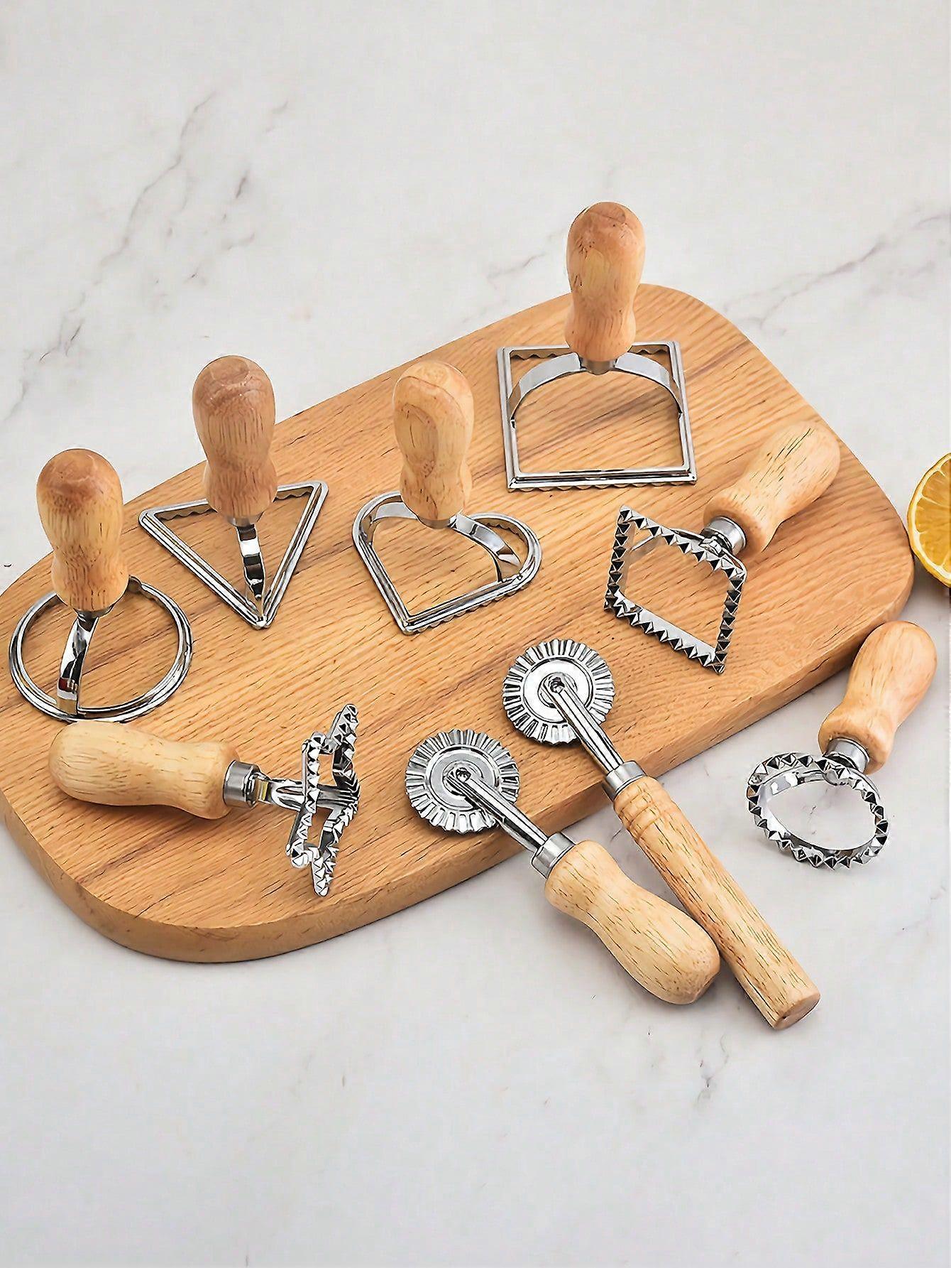 رافيولي ختم صانع القاطع مع عجلة الأسطوانة ، مقبض خشبي وحافة مخددة ، للرافيولي ، المعكرونة ، الزلابية لازانيا ، بيروجي