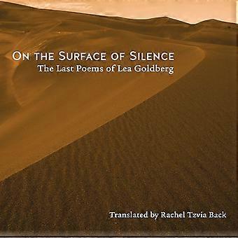 On The Surface Of Silence The Last Poems Of Lea Goldberg - Lea Goldberg - Paperback - en Book