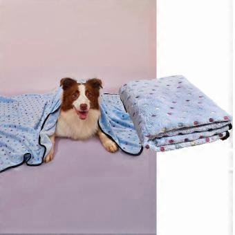 Ultra-Soft Plush Pet Blanket with Polka Dot Pattern and Black Border, Warm Comfortable 1 Piece for Cats and Dogs