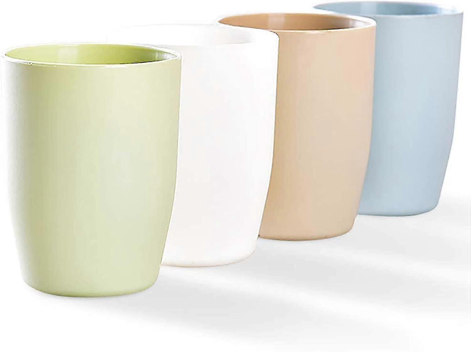 Set mit 4 Plastikbechern für das Badezimmer