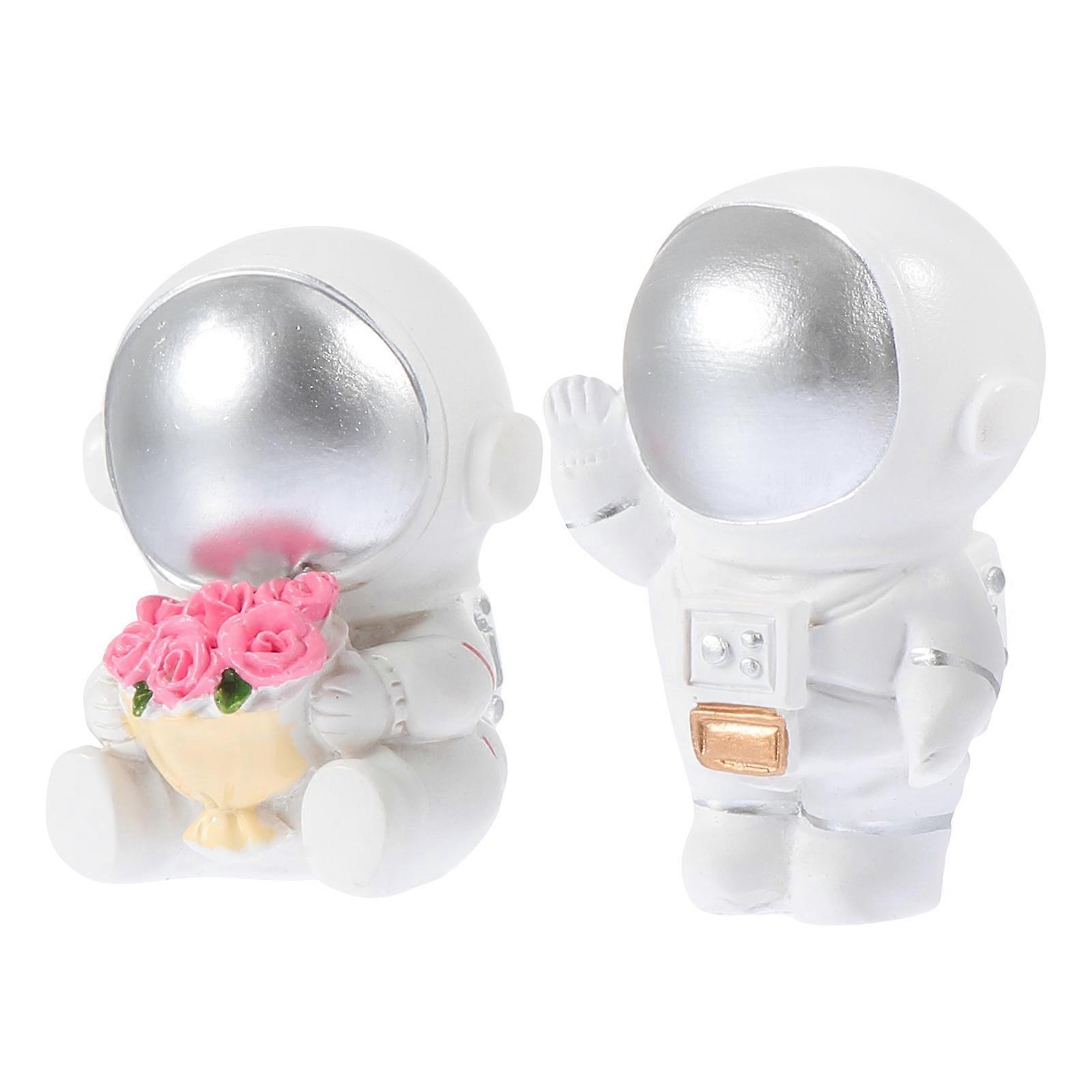 Resin Craft Astronaut 4Pcs Tabletop Adorn Creative Design for Home Office Decoration 7X4.5CM Size Realistic Style