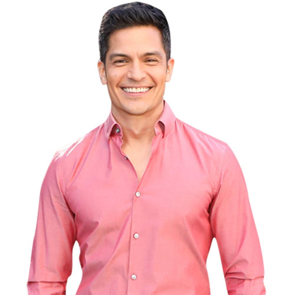 Nicholas Gonzalez (Camisa rosa) Half Body Buddy Cutout