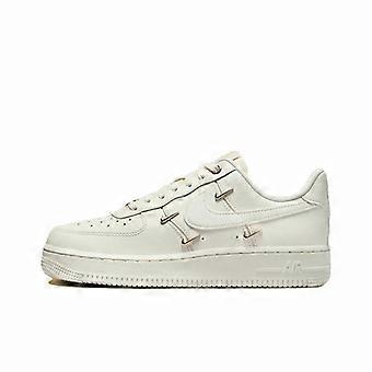 Zapatillas casuales Nike Air Force 1 de caña baja, color blanco y dorado, unisex FD6654-111