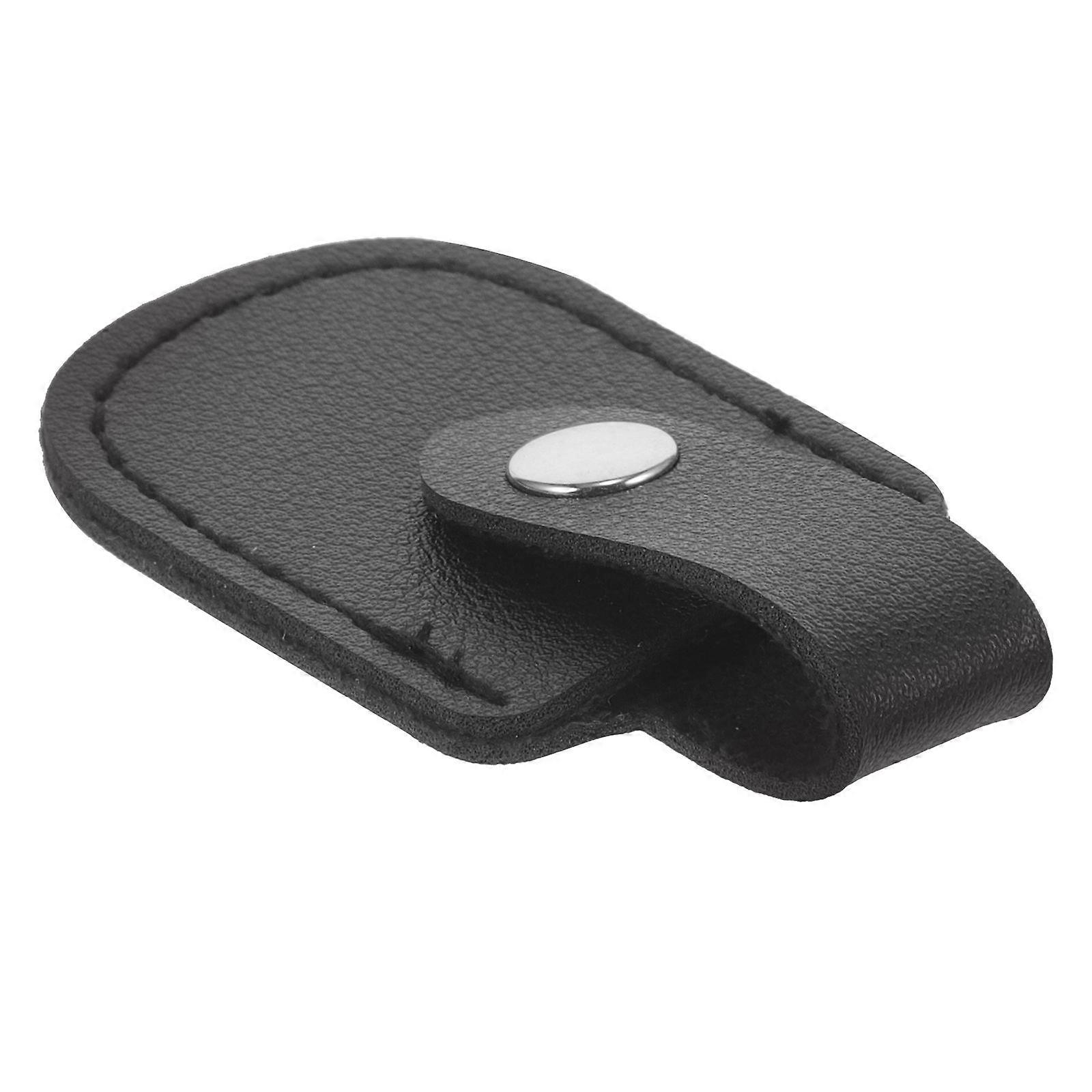 Alicate de cutículas em PU com capa protetora para uso doméstico.