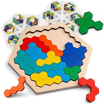 Houten speelgoedpuzzel met honingraatmotief, kleuterklas, grote klas, handen van leerlingen.