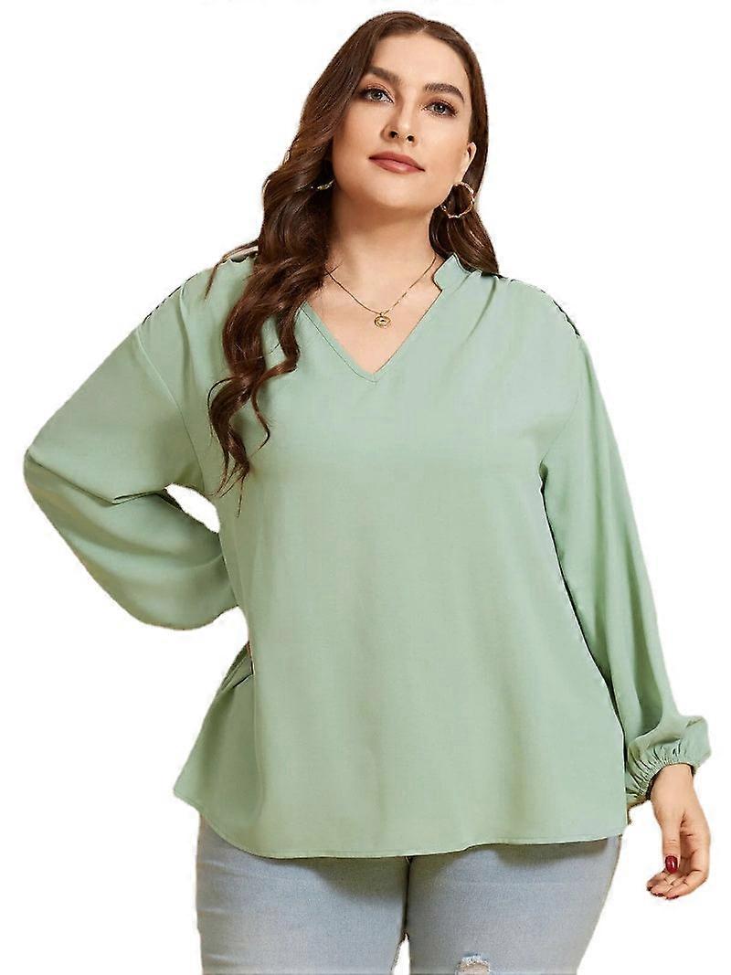 Plus-kokoinen V-pääntie, joustava vyötärö, pitkähihainen pusero