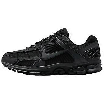 Nike Vomero 5 Låga löparskor med ventilerande stöd och reflekterande design för män, svarta IM6597-001