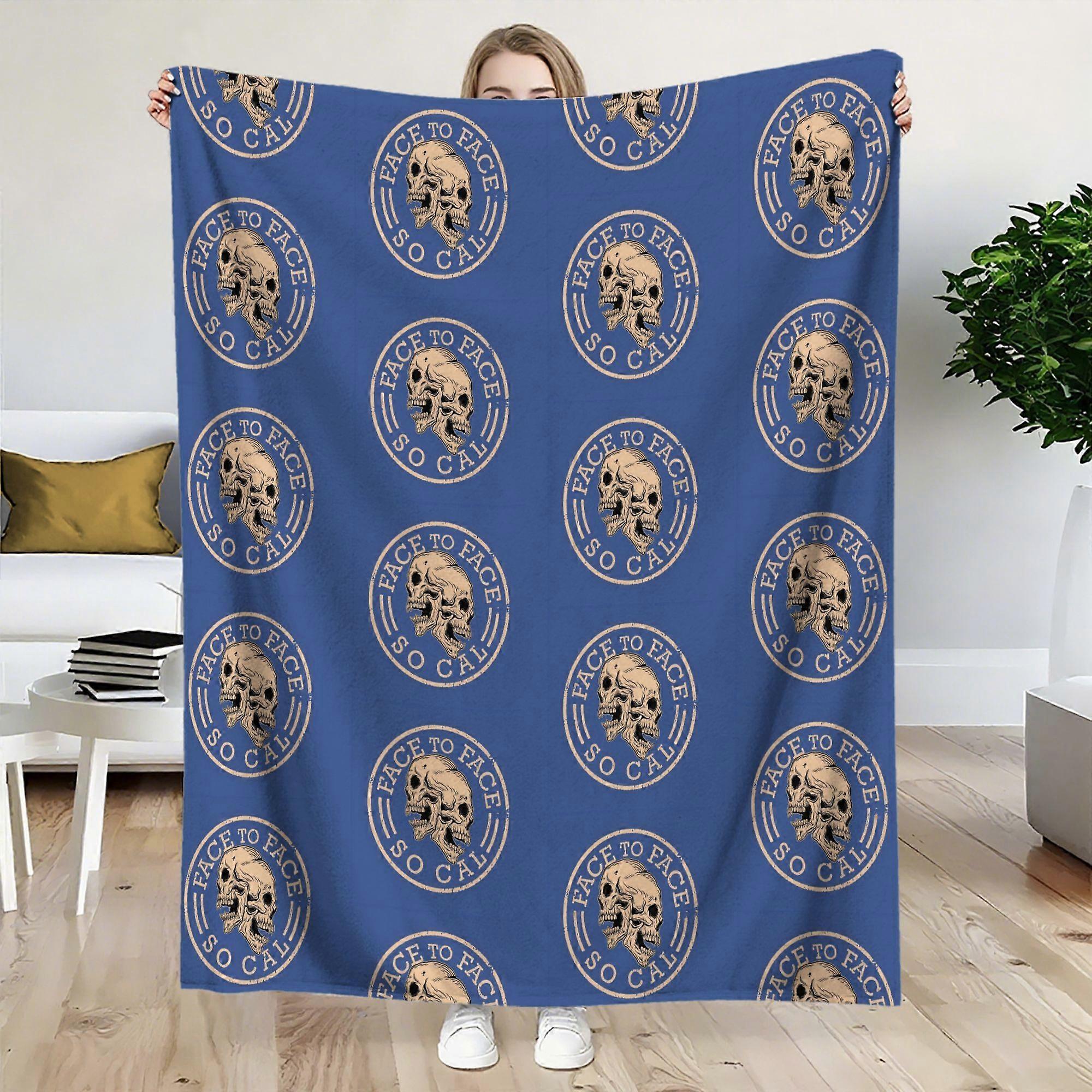 Two Skulls in a Circle Facing Each Other Flannel Blanket - Bold and Charming Style, All-Season Use, Mixed Colors, Cartoo-POIUY201