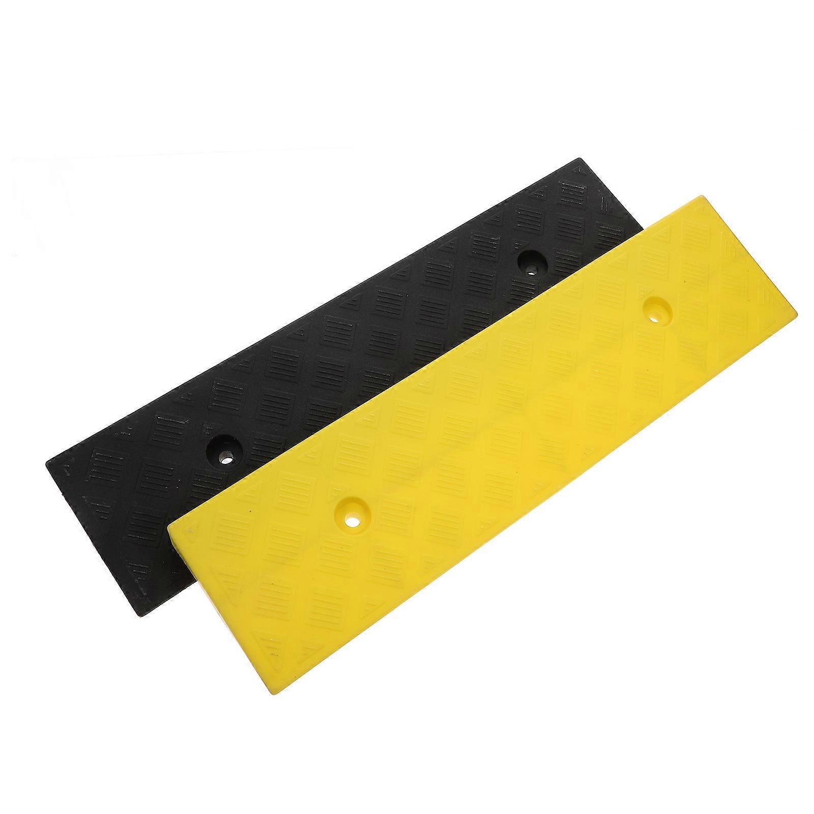 Driveway Curb Ramp 2Pcs Suitable For Drivers With Water Drainage Feature And Enhanced Traction 19.45X5.11X1.18In