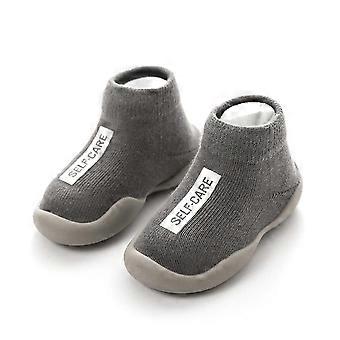 Chaussures pour garçons, confortables et antidérapantes, idéales pour la marche active des enfants. Chaussures pour bébés.
