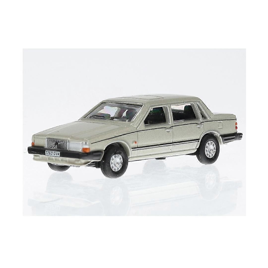 Volvo 760 Guld Metallic Modell