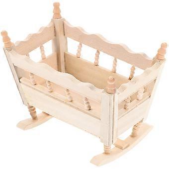 Mini-vagga i trä för dockhusdekoration i miniatyr