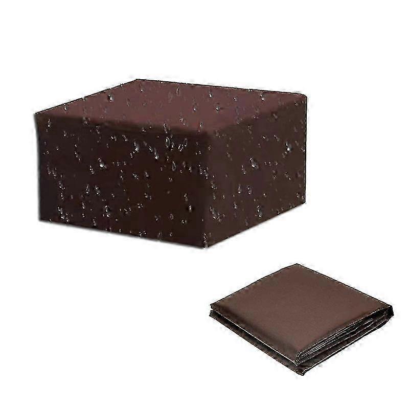 ガーデンパティオに設置された籐のテーブル、ベンチ、椅子の屋外用家具カバー