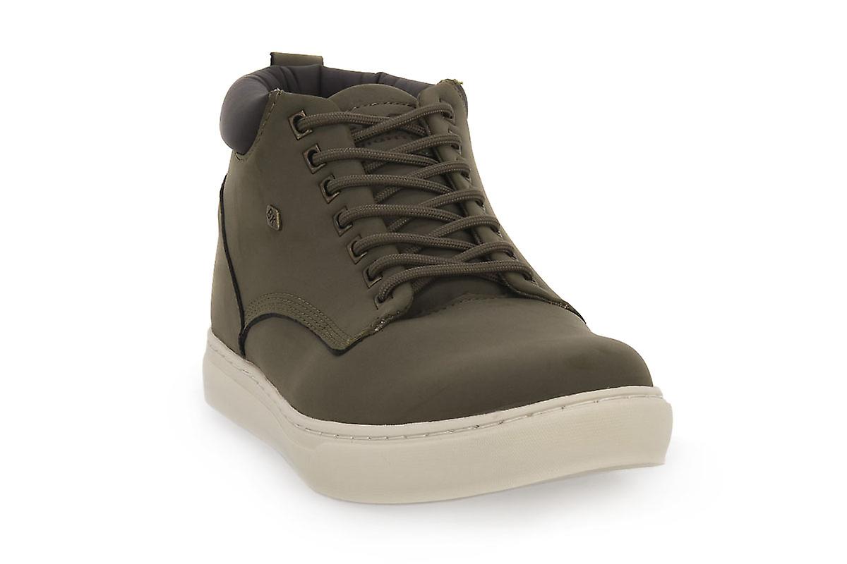 Brittiläiset ritarit puusaappaat