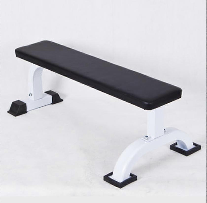 Banc plat avec haltères et banc de musculation