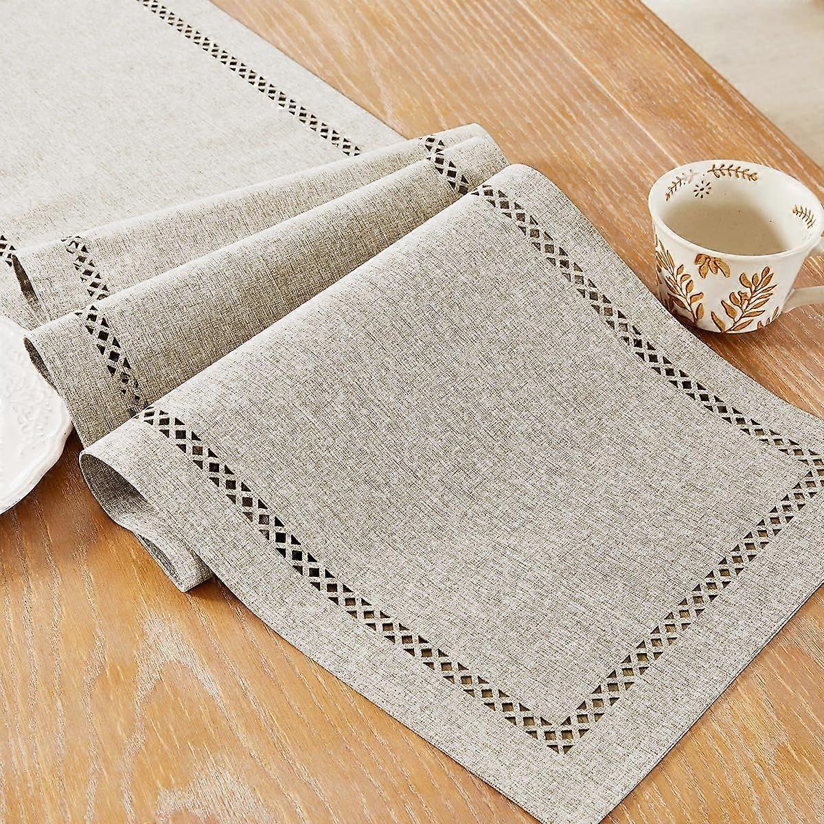 Coffee-colored table runner, 32 x 183 cm, geometric openwork linen style, for festive meals or everyday use.