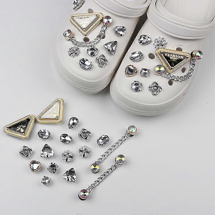 Dww-Un jeu (chaussures non incluses) trous chaussures extrieur mode triangle signe eau or diamant accessoires chaussures boucle chaussures jardin chan
