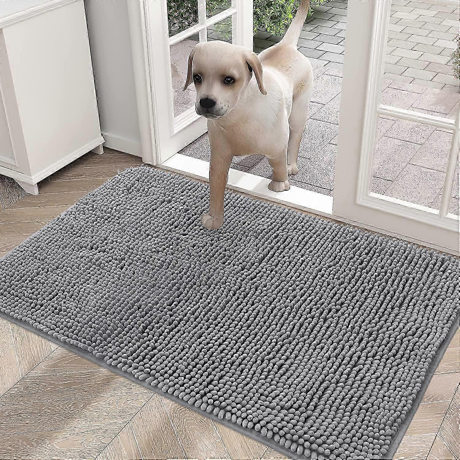 Microfiber dog door mat absorbs dirt quickly