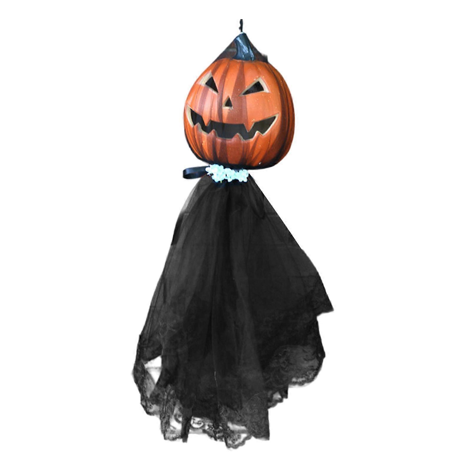 ハロウィーンのハンギングゴーストデコレーションオーナメントレストラン前庭の芝生の黒