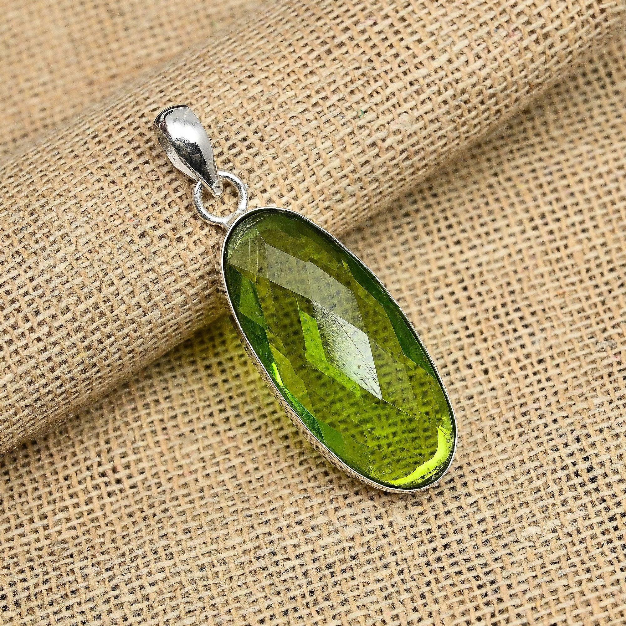 Pendentif en péridot fait main en argent massif 925 pour femme