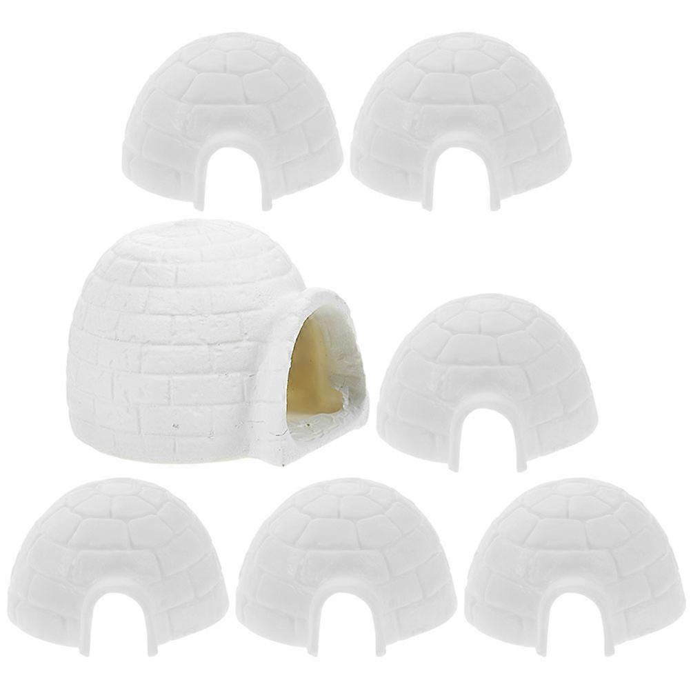 Decorative Ice House Model for Decoration Featuring 21Pcs Figurines