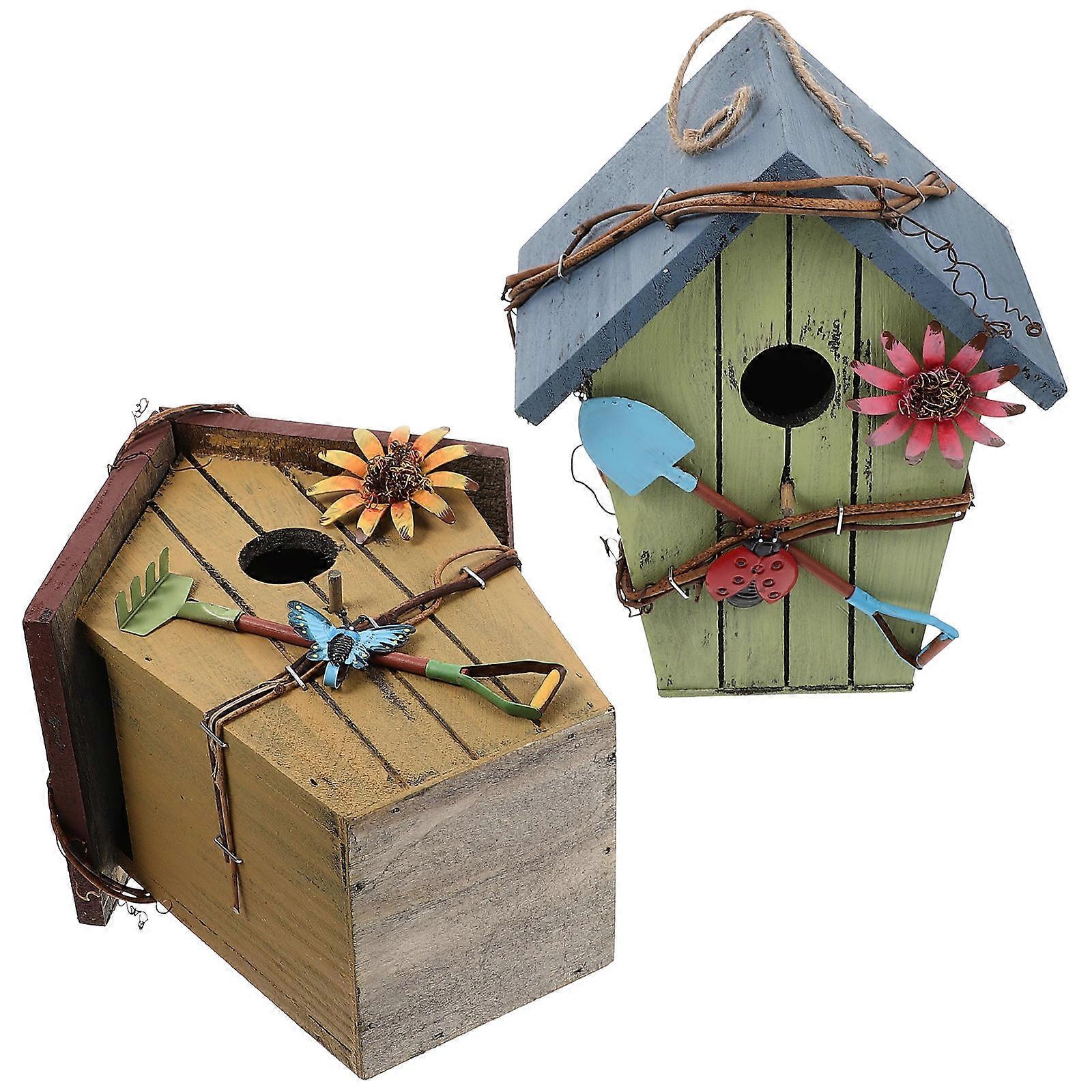 Bird House Craft 2 قطعة تصميم معلق مساحة معيشة مريحة للطيور الصغيرة مثالية للديكور الداخلي للحديقة مرسومة يدويا